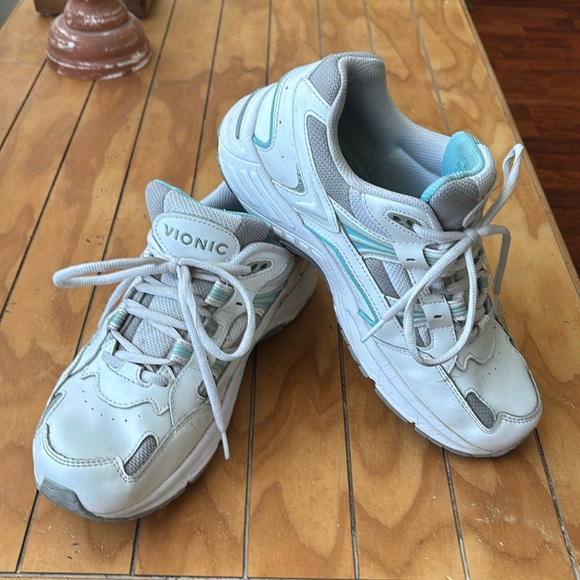 Vionic Shoes - Vionic 23Walker Shoes size 9
